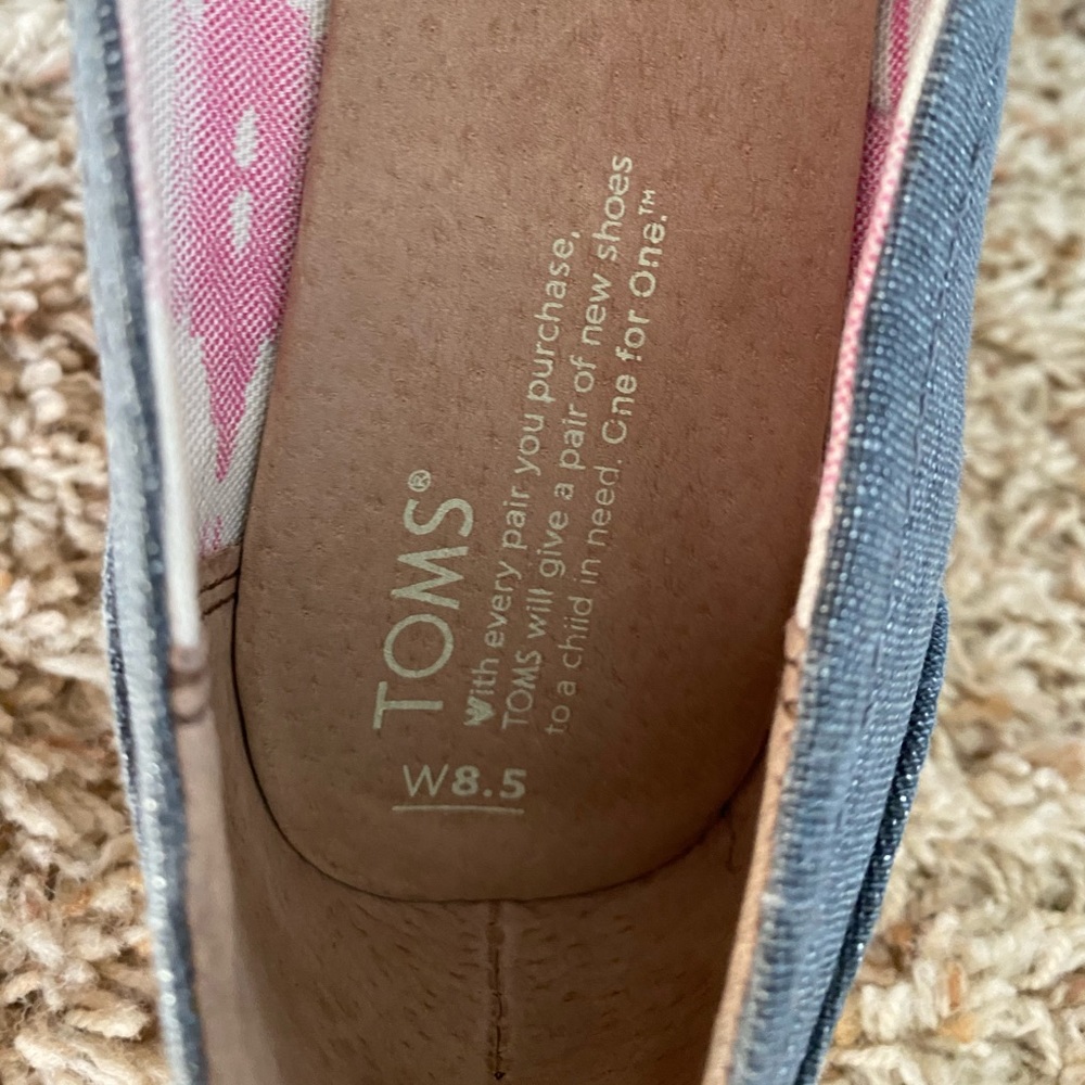 TOMS wedges